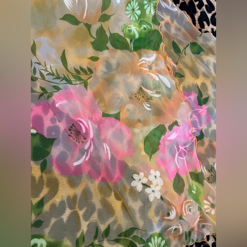 Vintage floral nylon scarf or headwrap - Picture 2 of 3